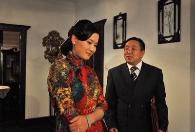 55歲句號全家近照曝光,娶小11歲丫蛋為妻曾遭反對,如今老來得女